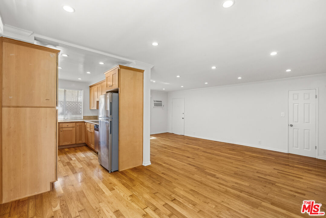 8219 Norton Ave Unit: 5