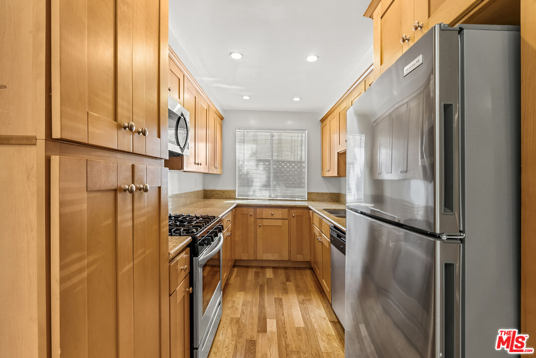 8219 Norton Ave Unit: 5