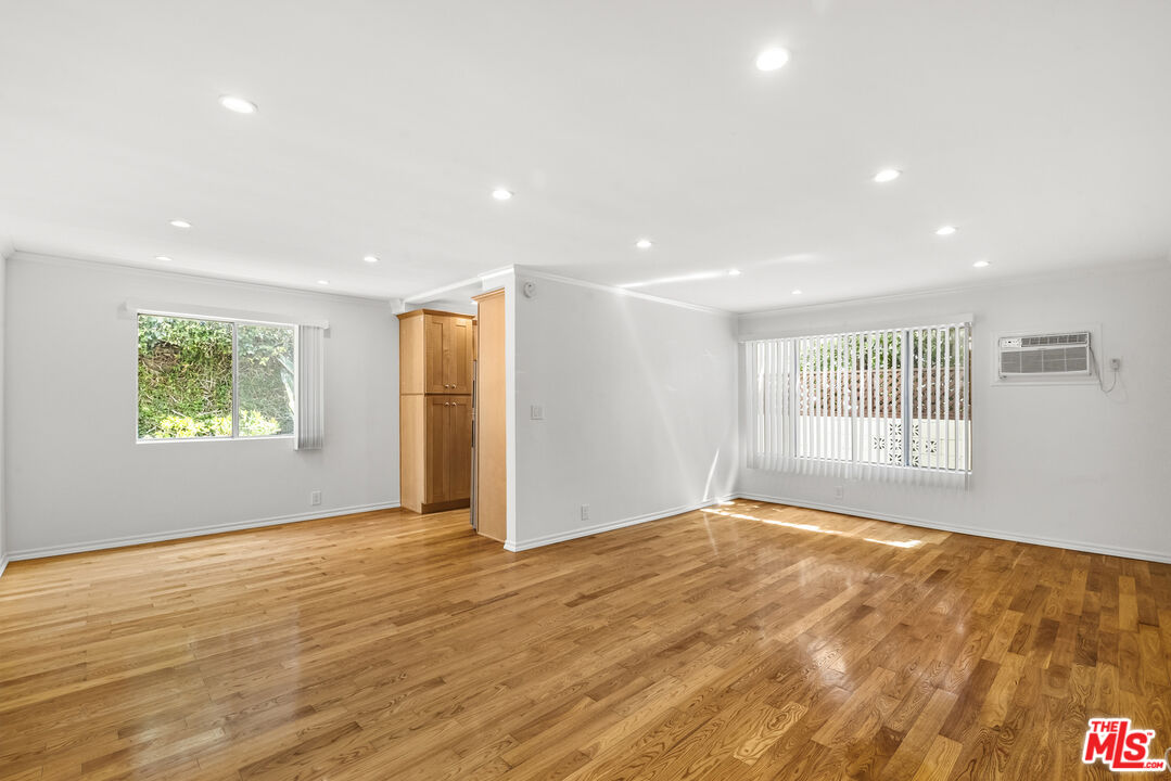 8219 Norton Ave Unit: 5