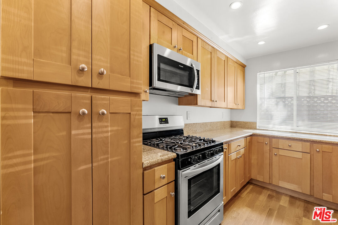 8219 Norton Ave Unit: 5