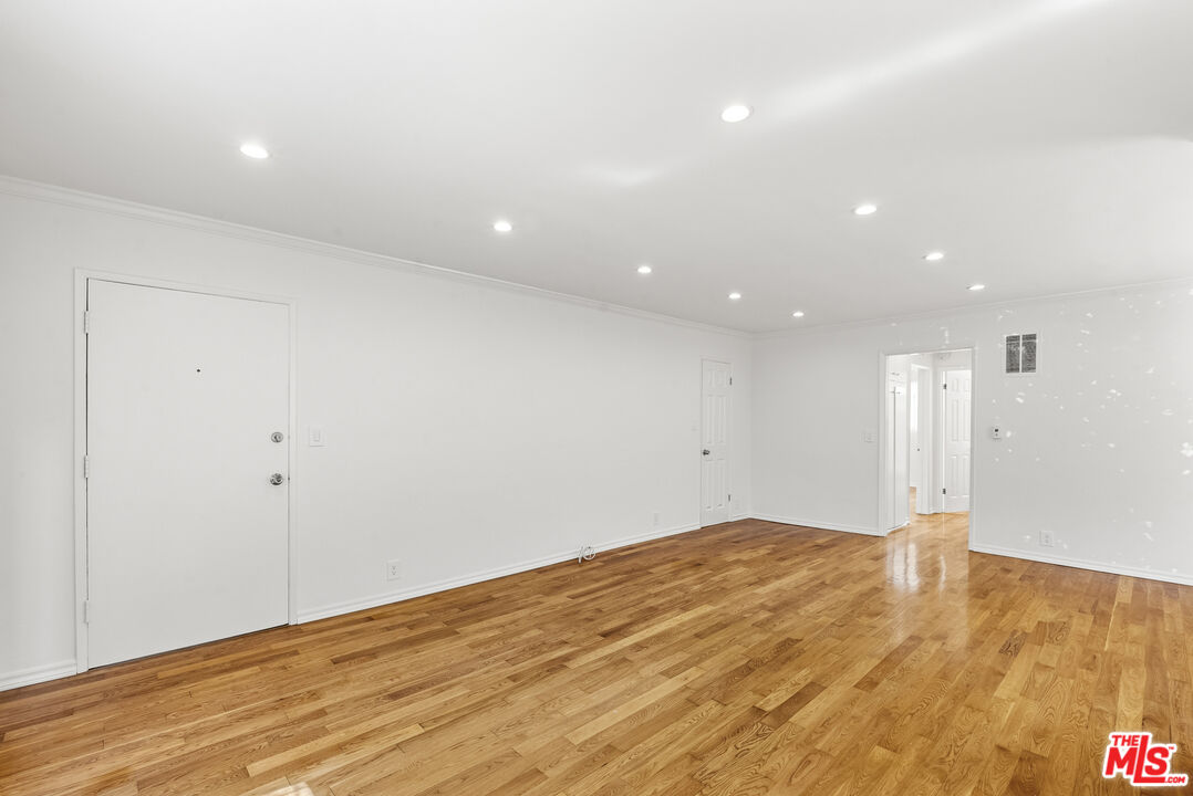 8219 Norton Ave Unit: 5