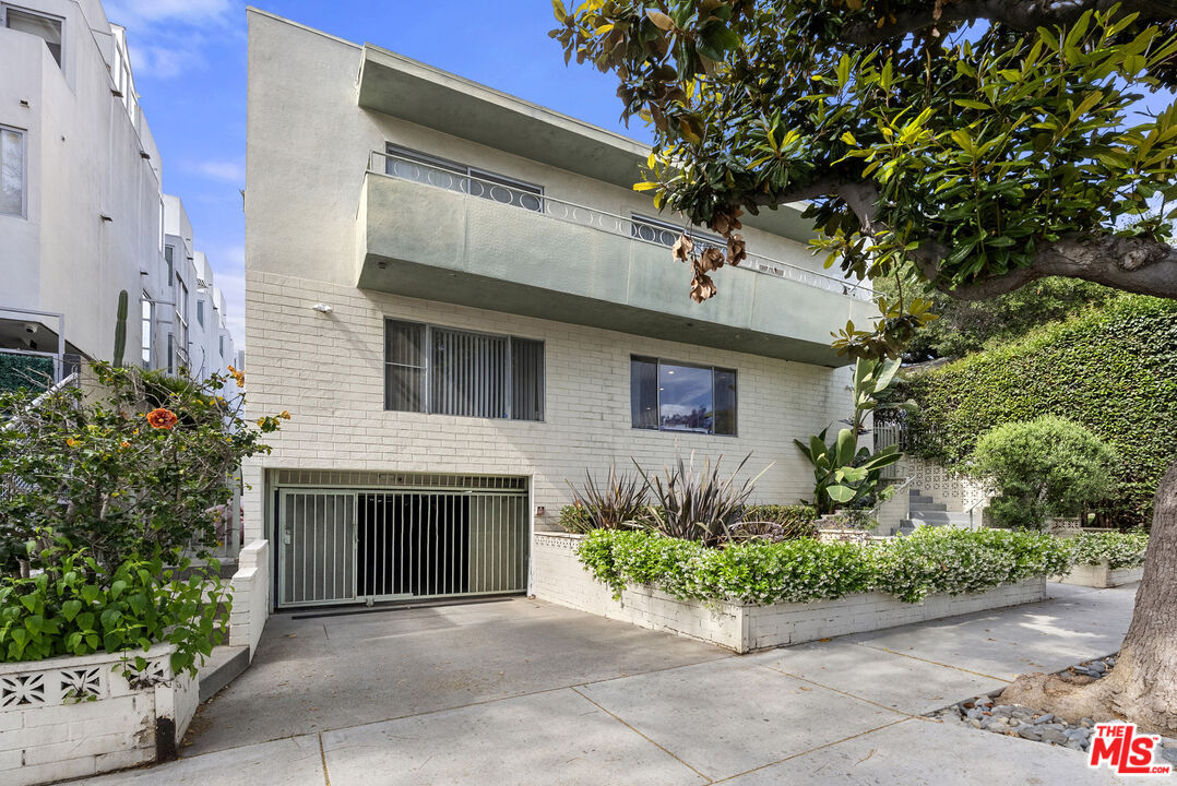 8219 Norton Ave Unit: 5