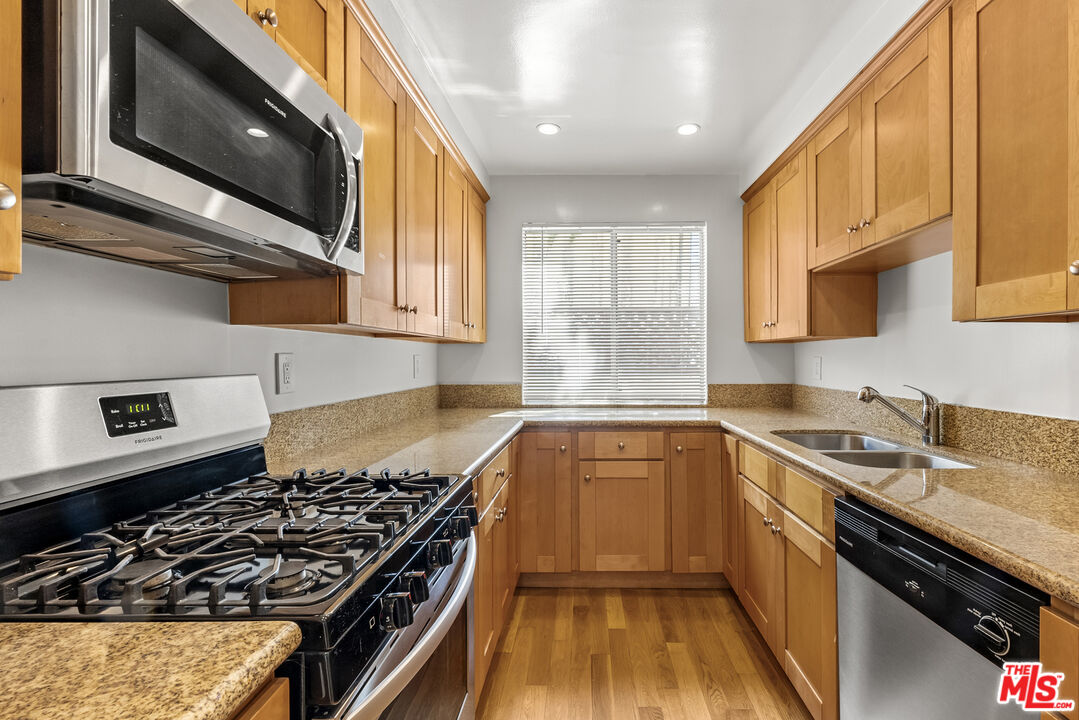 8219 Norton Ave Unit: 5