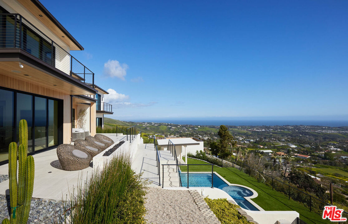 5366 Horizon Dr