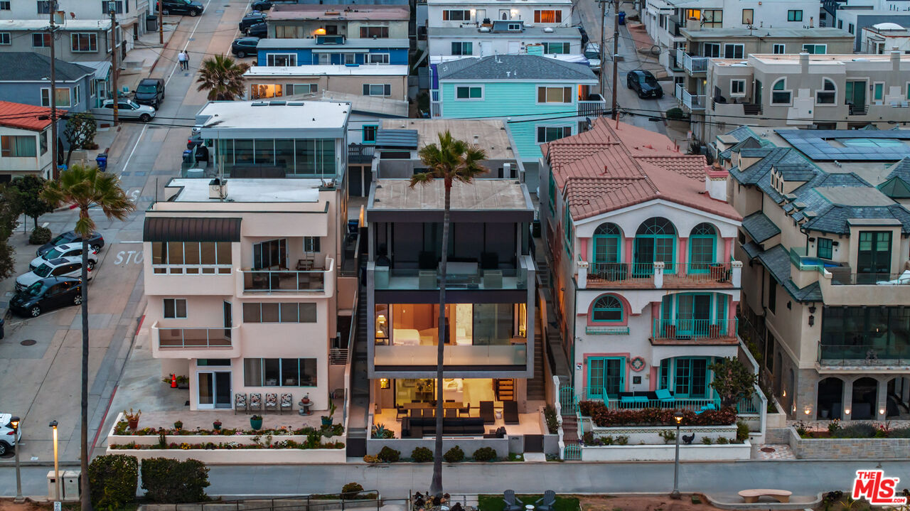4016 The Strand