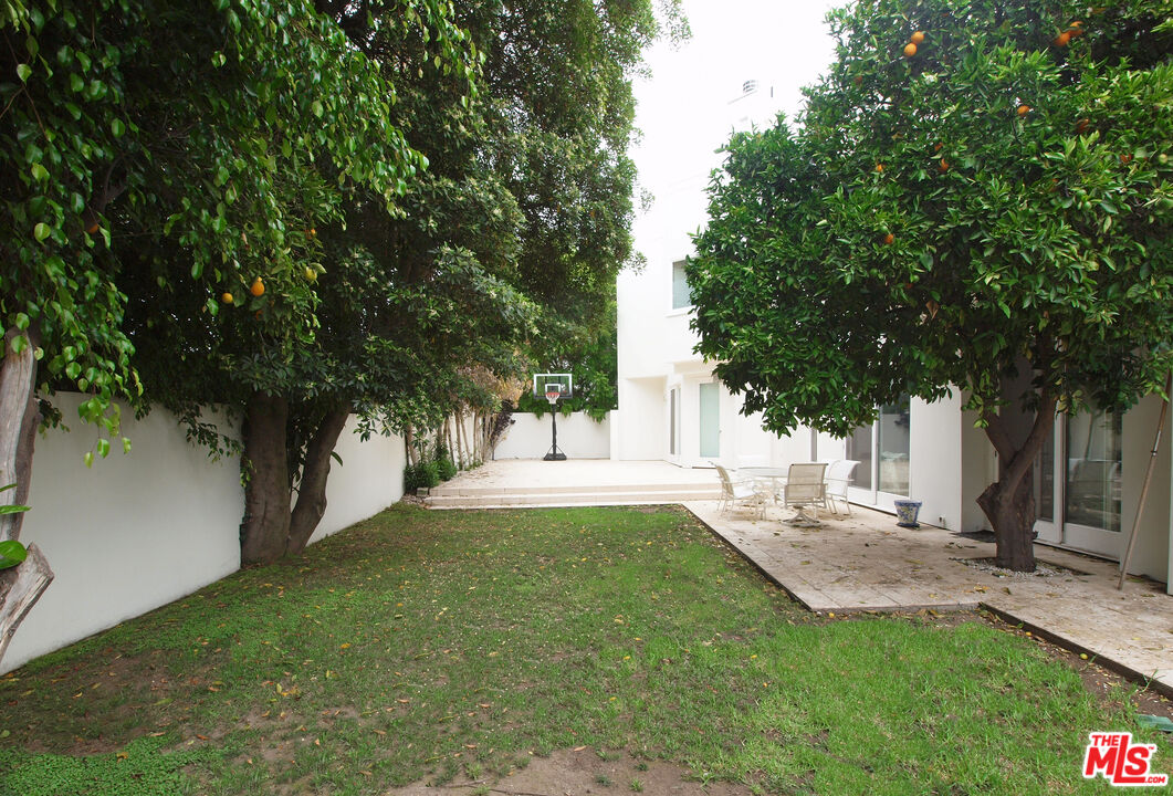 269 N Bundy Dr
