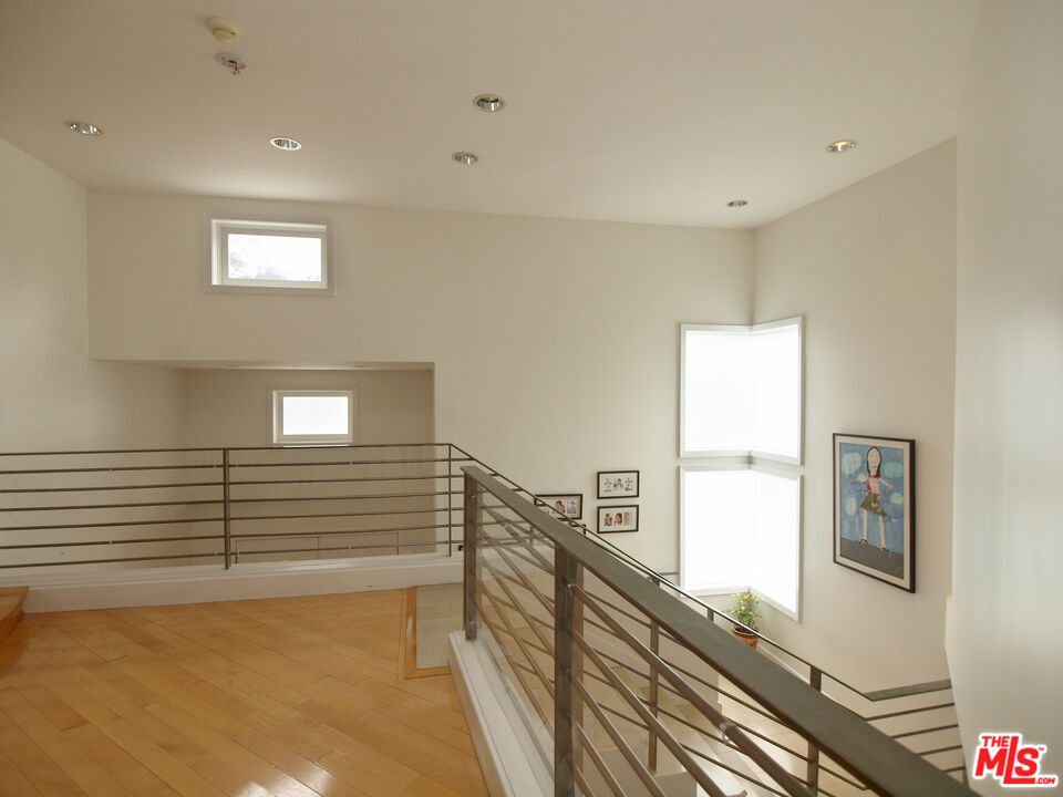 269 N Bundy Dr