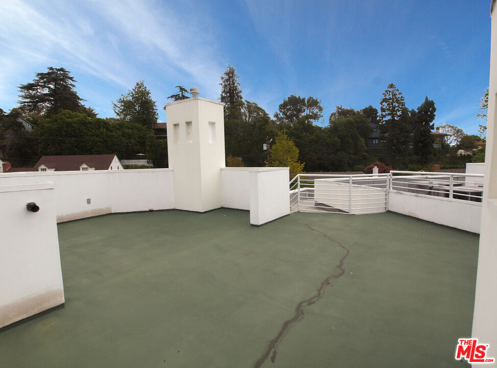 269 N Bundy Dr