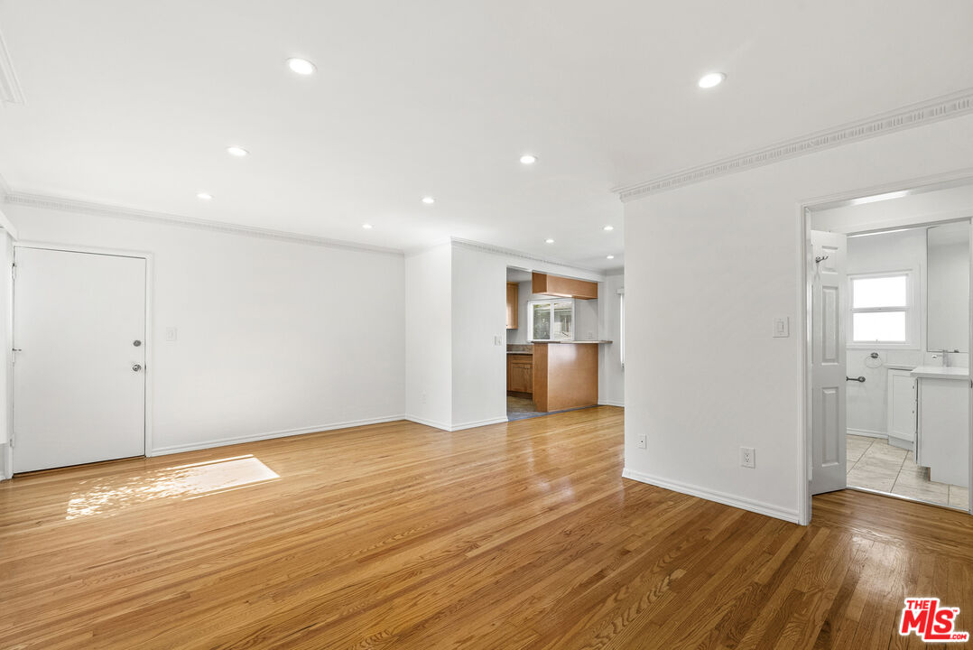 1235 N Harper Ave Unit: 15