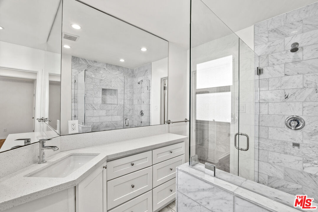 1235 N Harper Ave Unit: 15