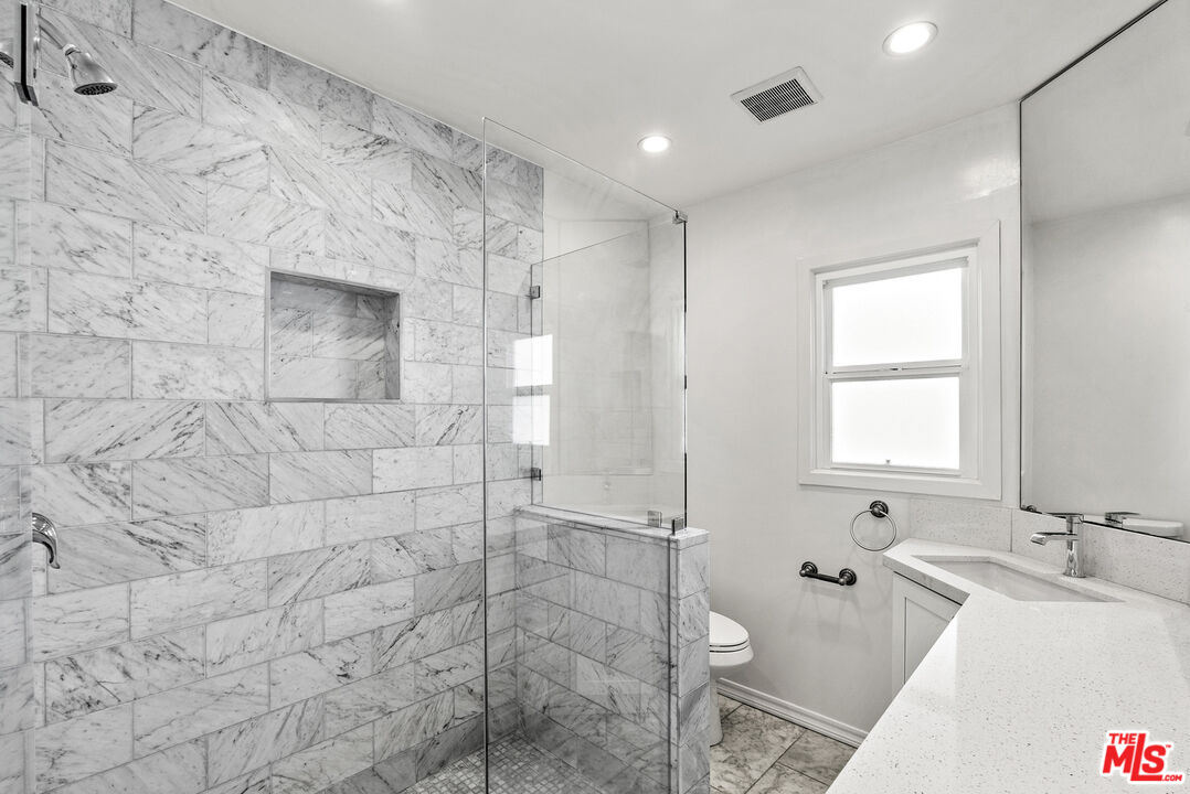1235 N Harper Ave Unit: 15
