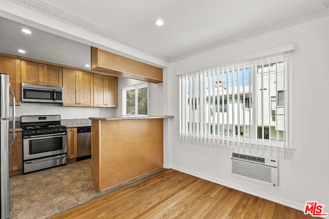 1235 N Harper Ave Unit: 15
