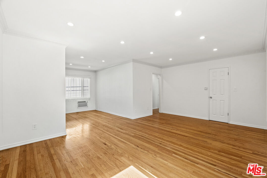 1235 N Harper Ave Unit: 15