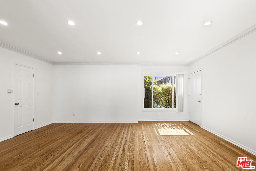 1235 N Harper Ave Unit: 15