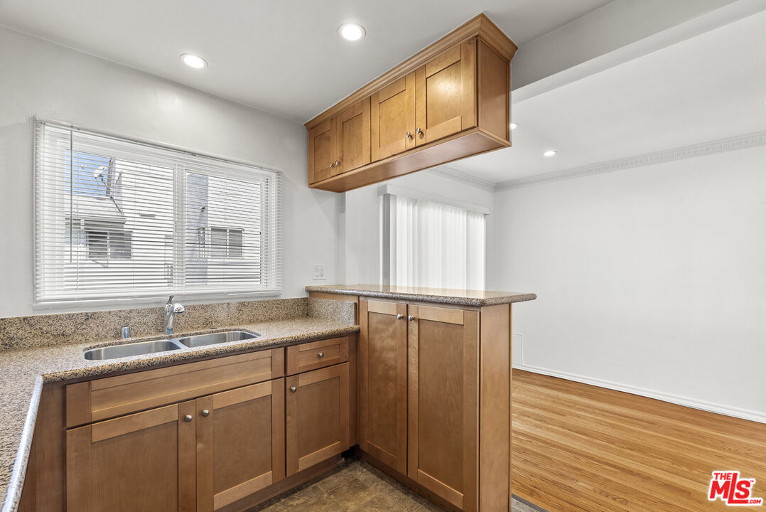 1235 N Harper Ave Unit: 15