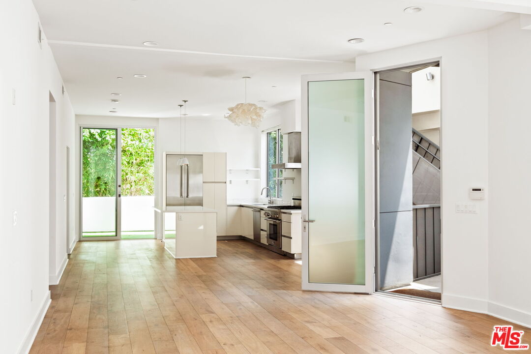 616 N Croft Ave Unit: 6