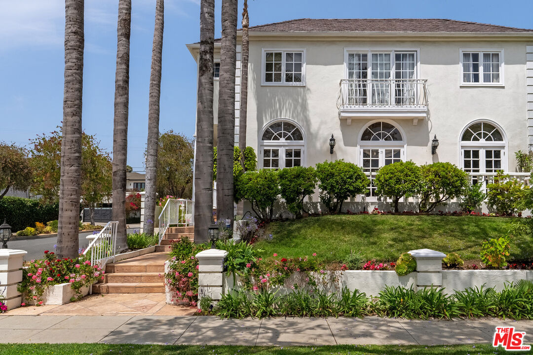 201 N Palm Dr
