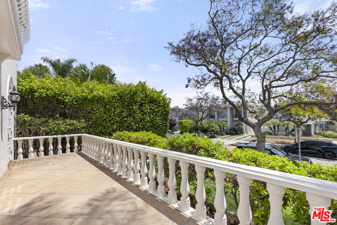 201 N Palm Dr
