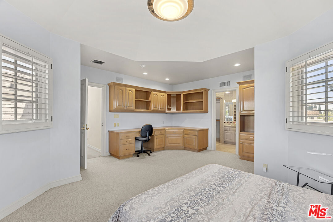 201 N Palm Dr