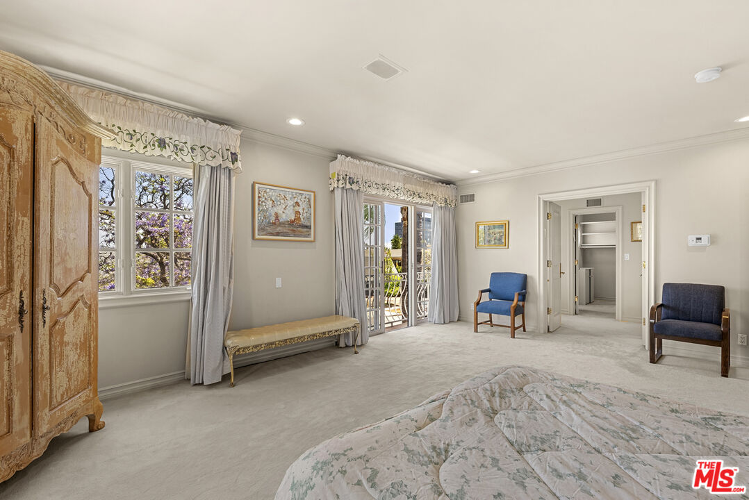 201 N Palm Dr