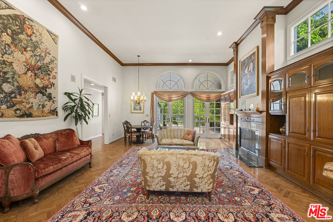 201 N Palm Dr