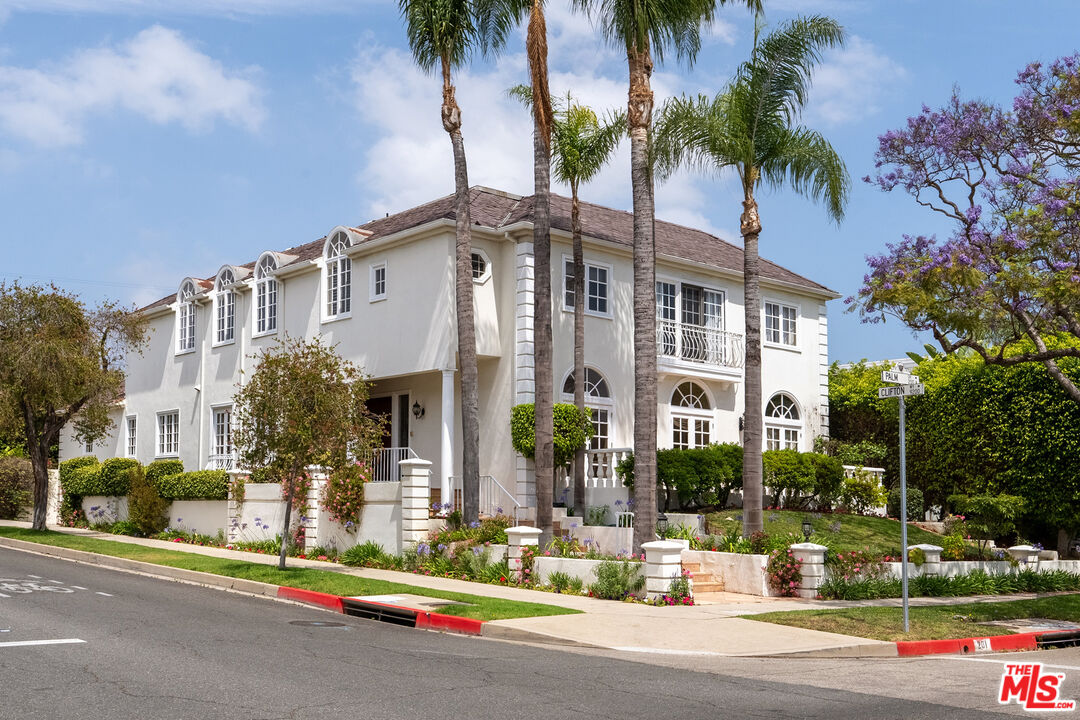 201 N Palm Dr