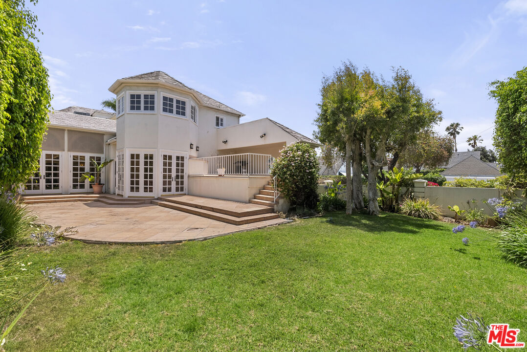 201 N Palm Dr