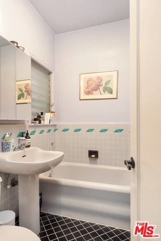 1345 N Hayworth Ave Unit: 312