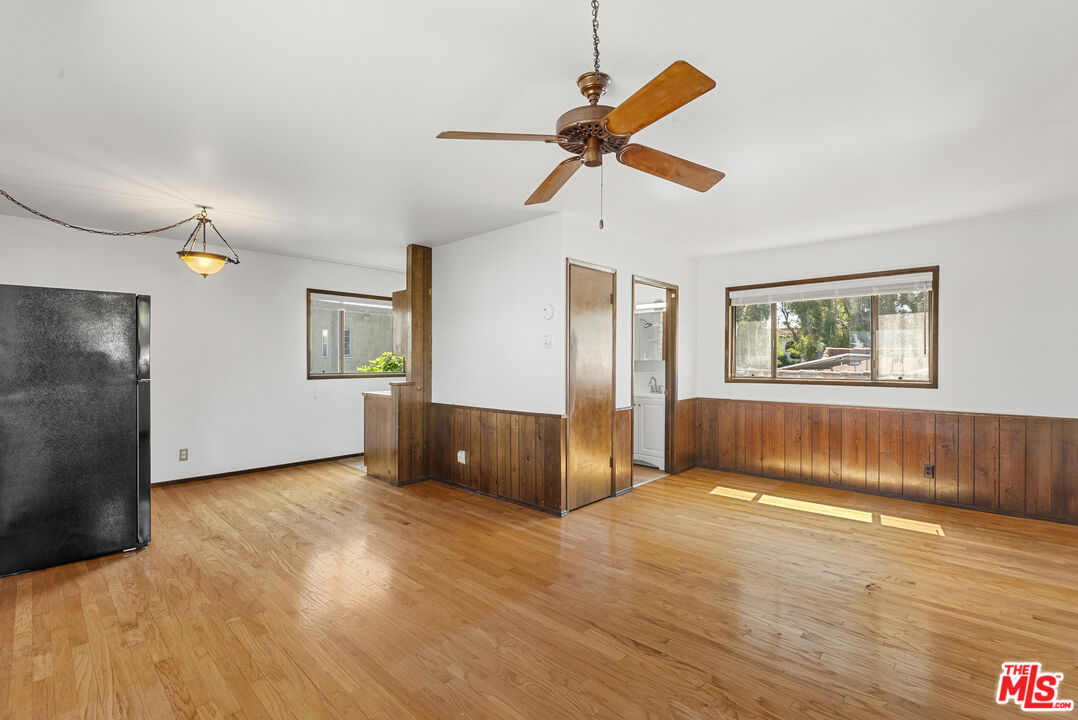1122 S La Peer Dr
