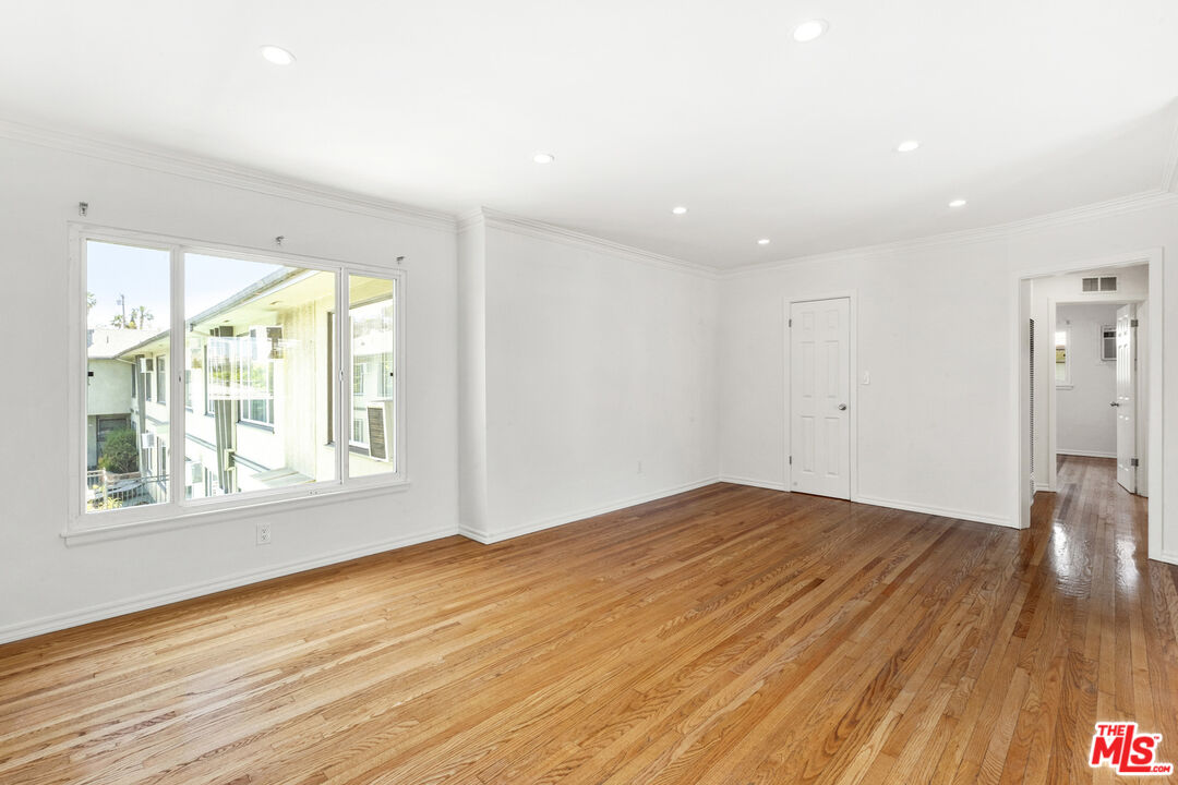 1235 N Harper Ave Unit: 16