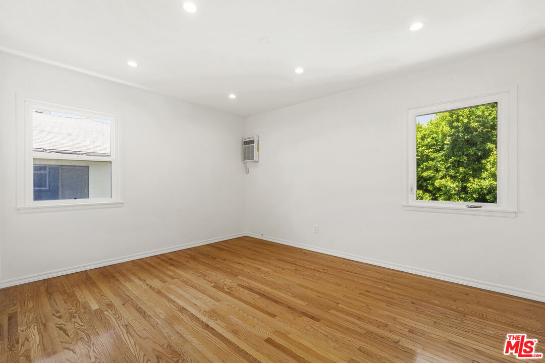 1235 N Harper Ave Unit: 16