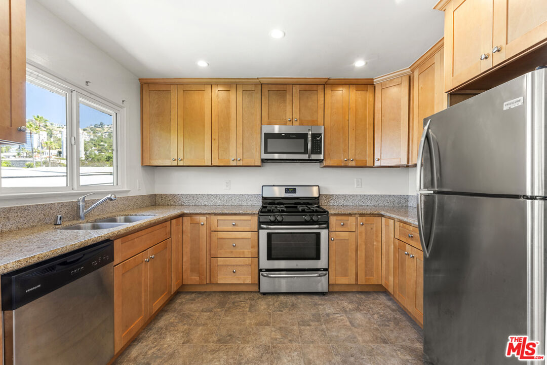 1235 N Harper Ave Unit: 16