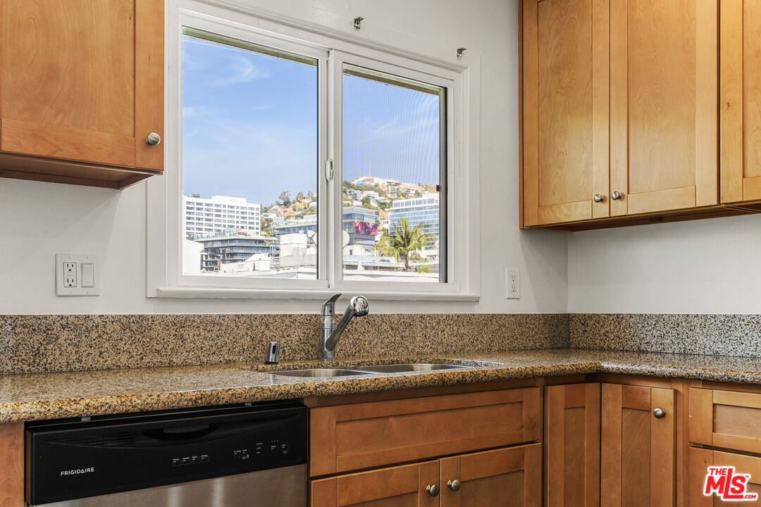 1235 N Harper Ave Unit: 16