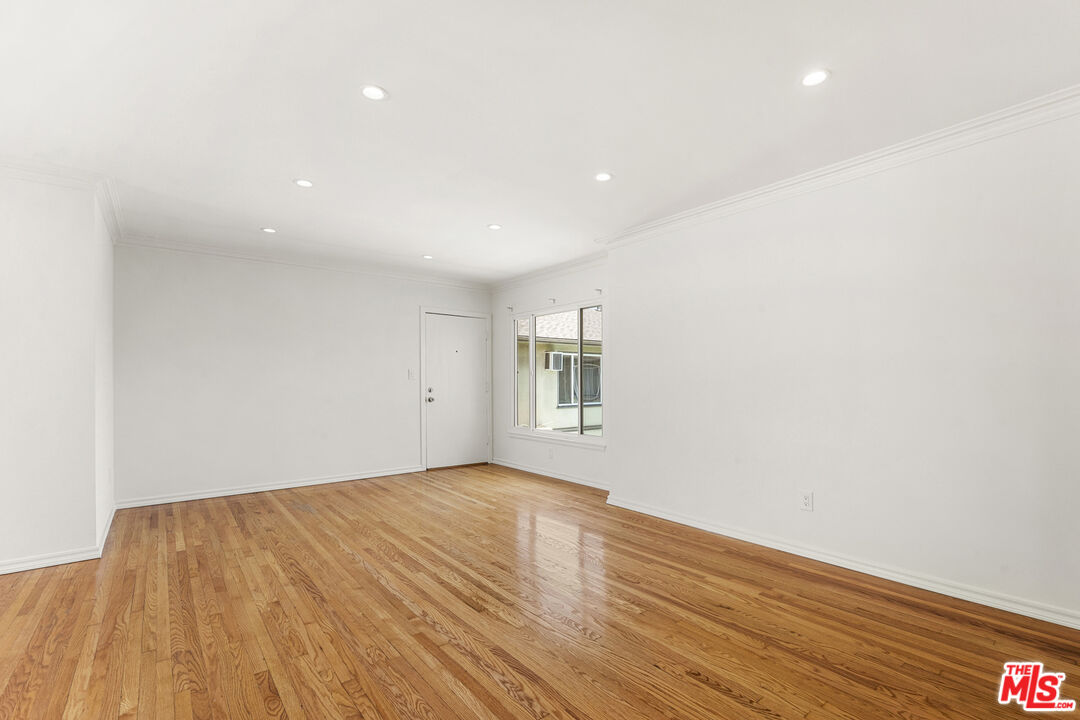 1235 N Harper Ave Unit: 16