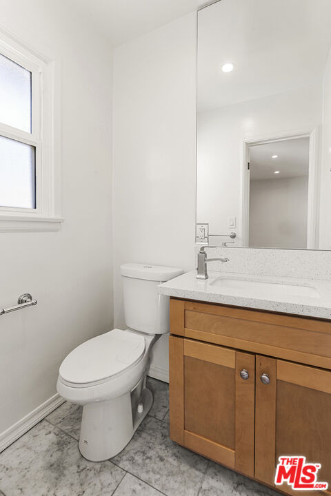 1235 N Harper Ave Unit: 16