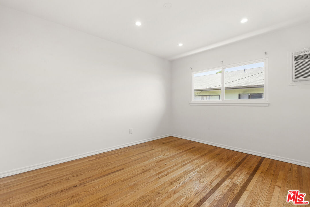 1235 N Harper Ave Unit: 16