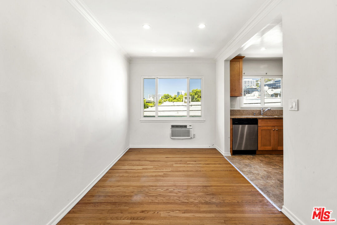 1235 N Harper Ave Unit: 16