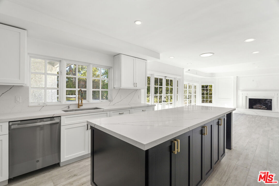 3217 Hutton Dr