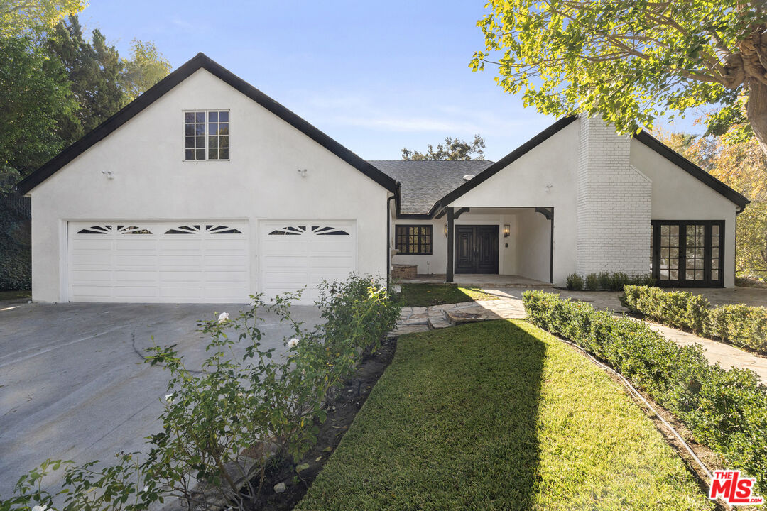 3217 Hutton Dr