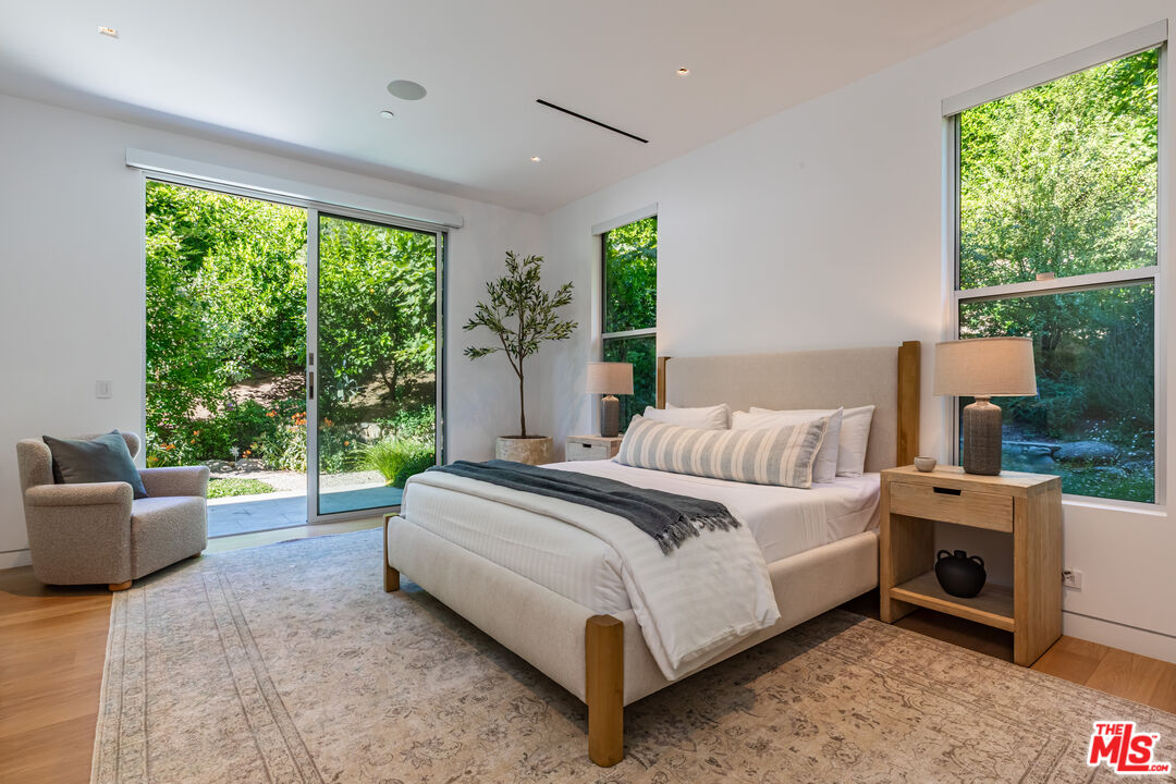 9011 Alto Cedro Dr