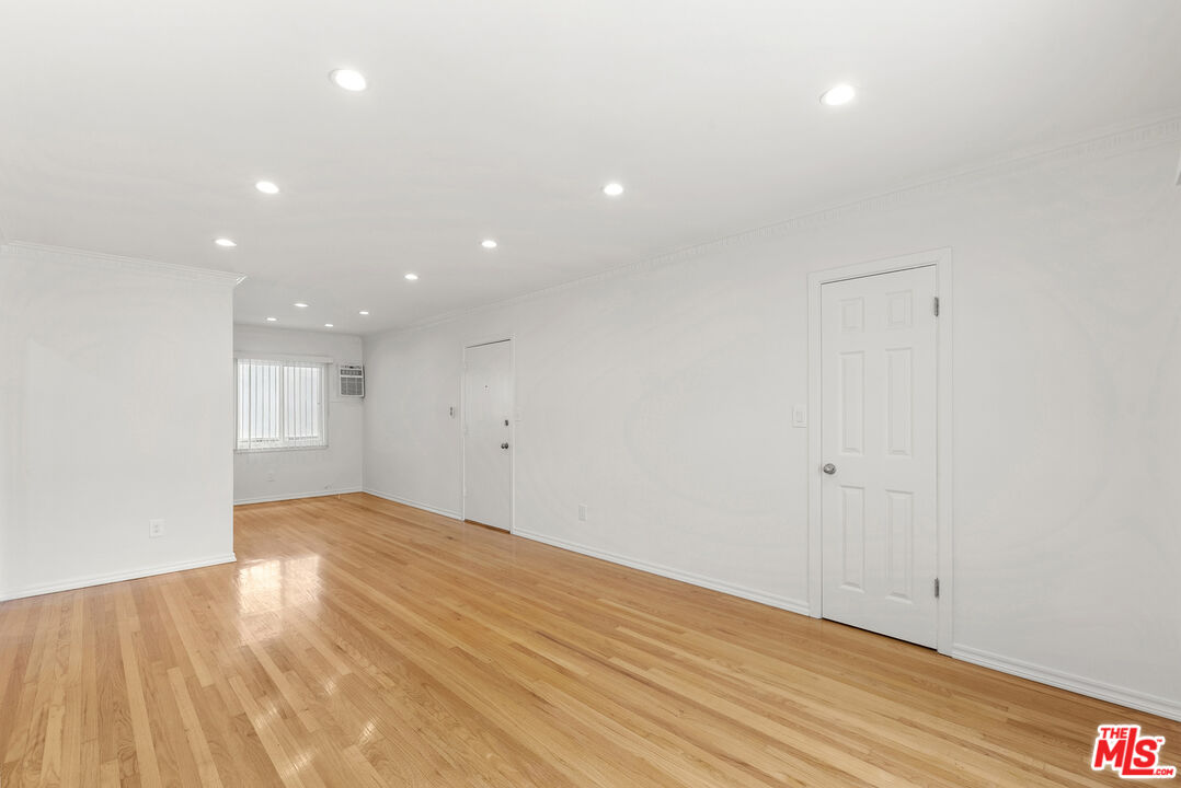1235 N Harper Ave Unit: 24