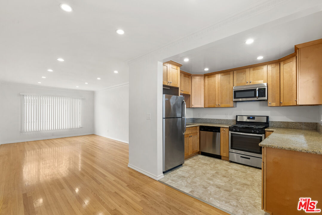 1235 N Harper Ave Unit: 24