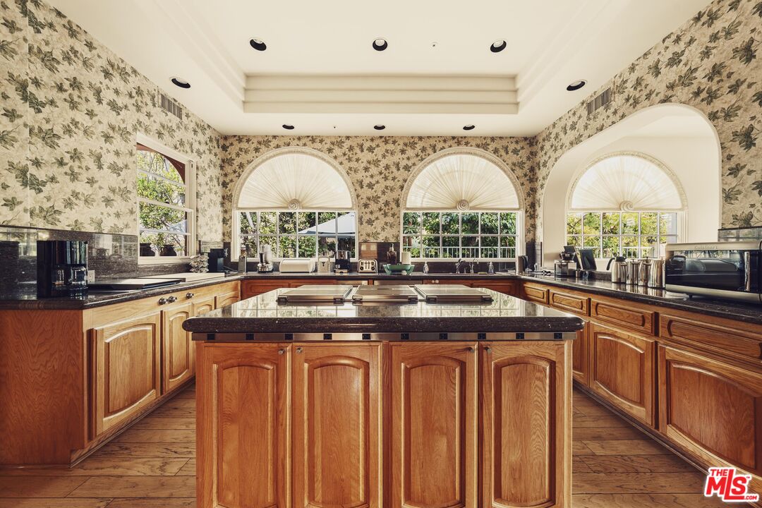 2317 Weybridge Ln