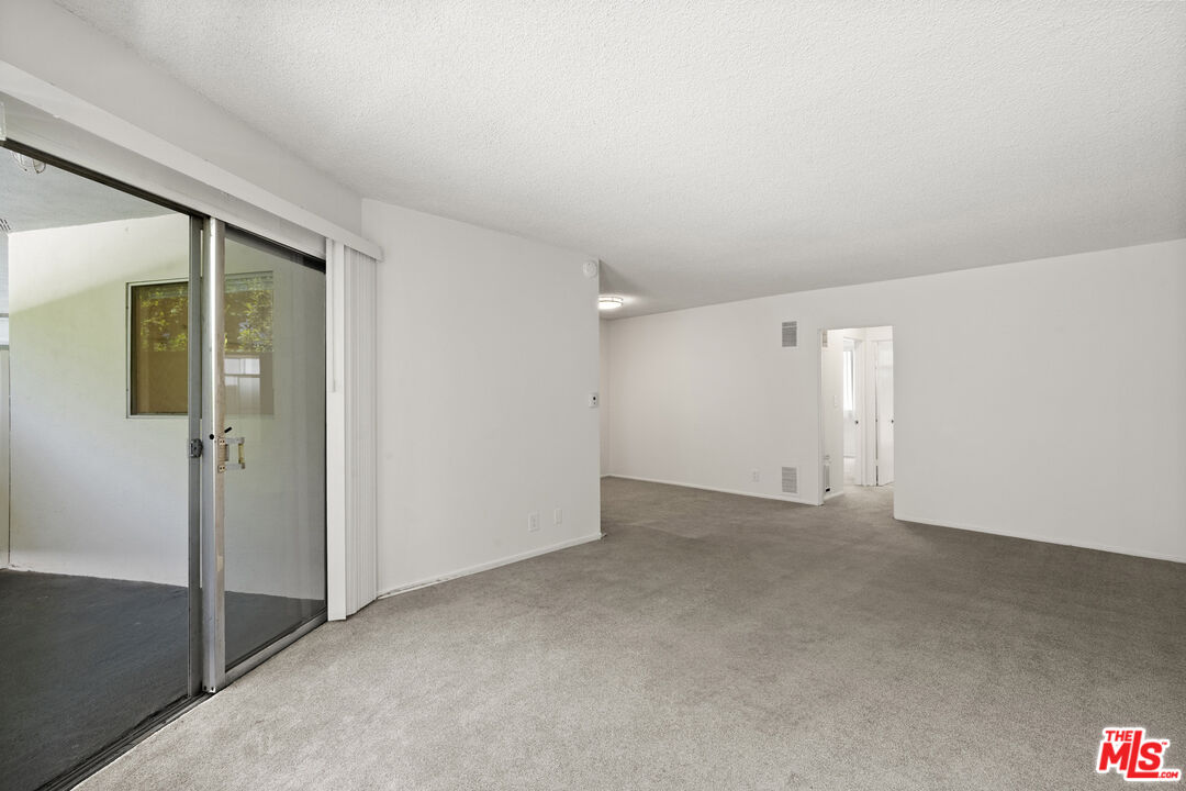 929 N San Vicente Blvd Unit: 4