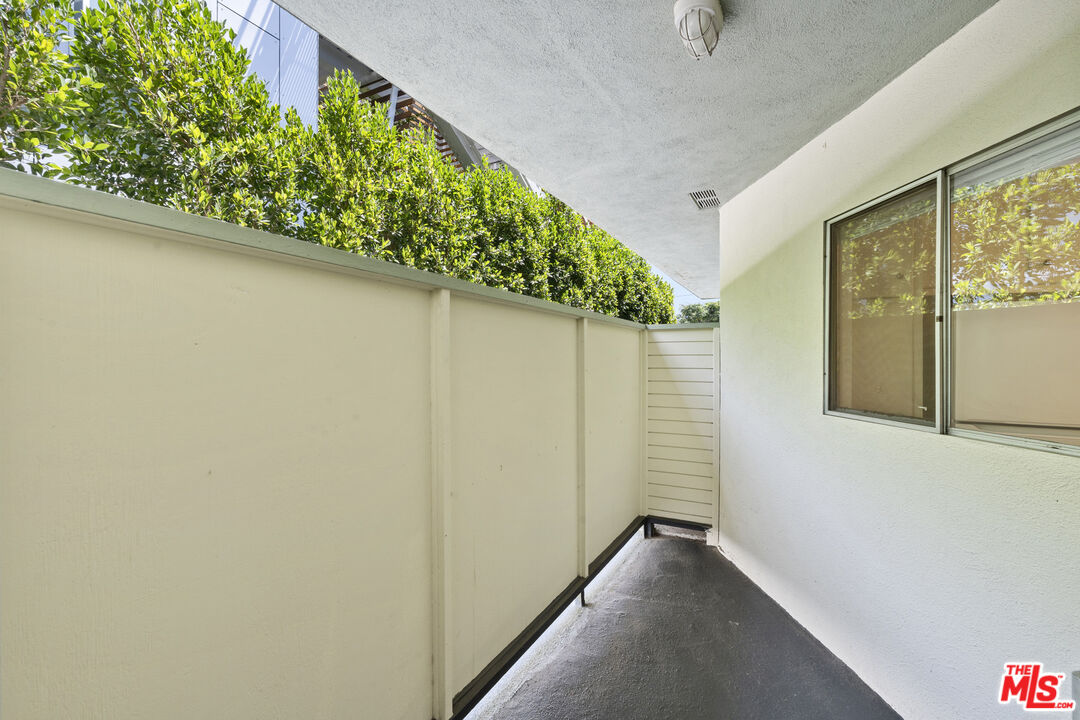 929 N San Vicente Blvd Unit: 4