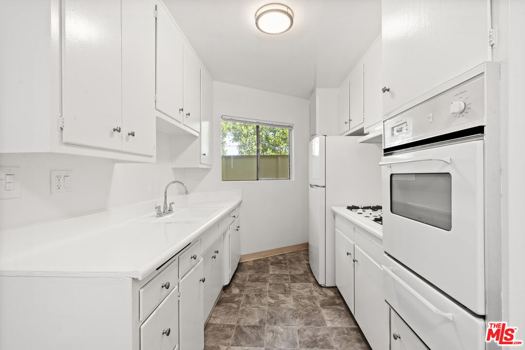 929 N San Vicente Blvd Unit: 4