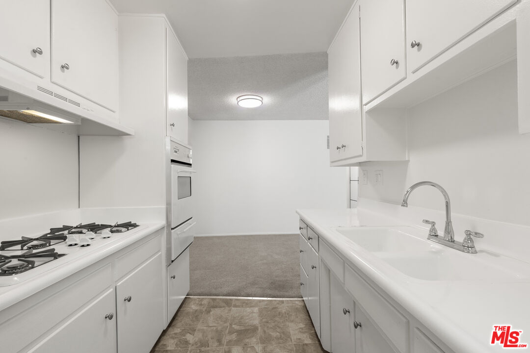929 N San Vicente Blvd Unit: 4