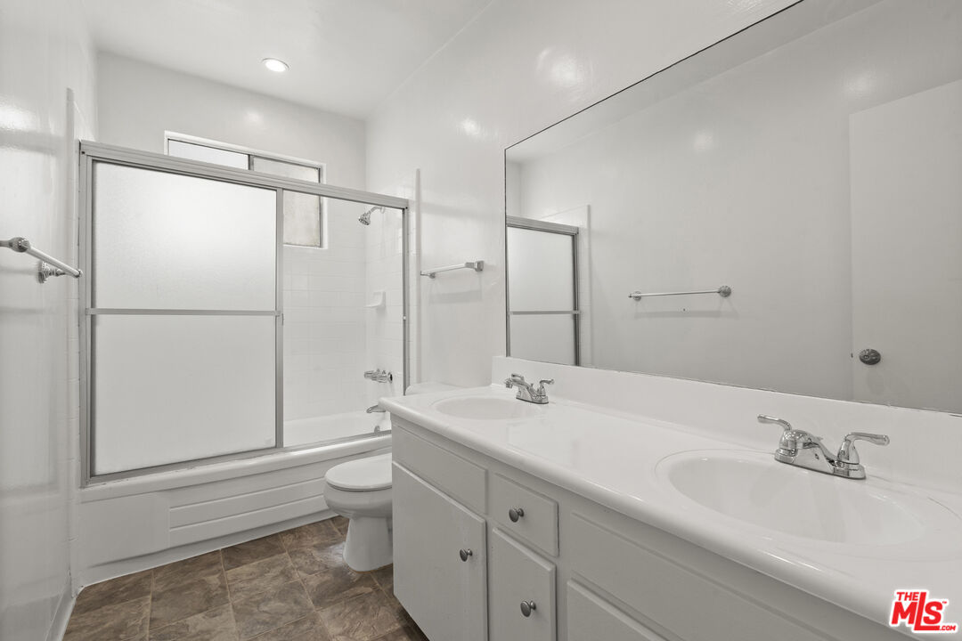 929 N San Vicente Blvd Unit: 4