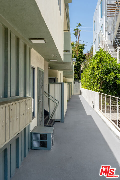 929 N San Vicente Blvd Unit: 4