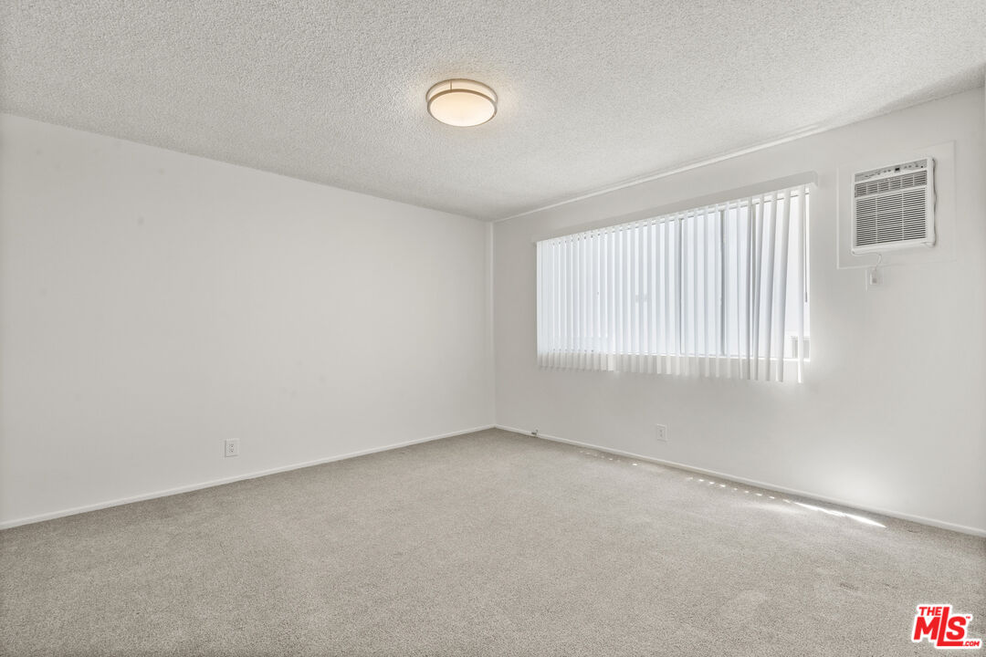 929 N San Vicente Blvd Unit: 4